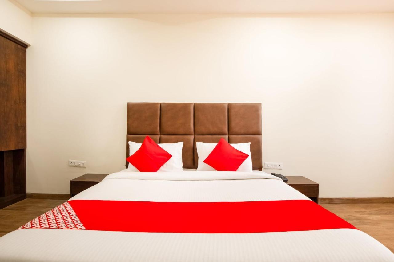Oyo 71689 Hotel S Pride インドール エクステリア 写真